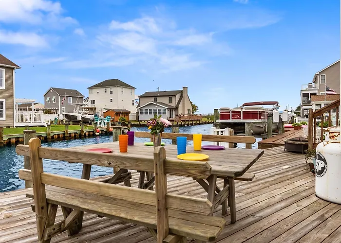 Waterfront With Oc Skyline Views Holiday home