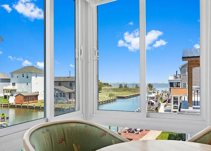 Waterfront With Oc Skyline Views Holiday home *